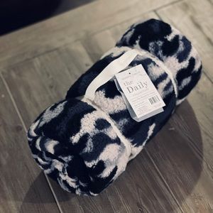 The Daily Collection Sherpa Throw Blanket